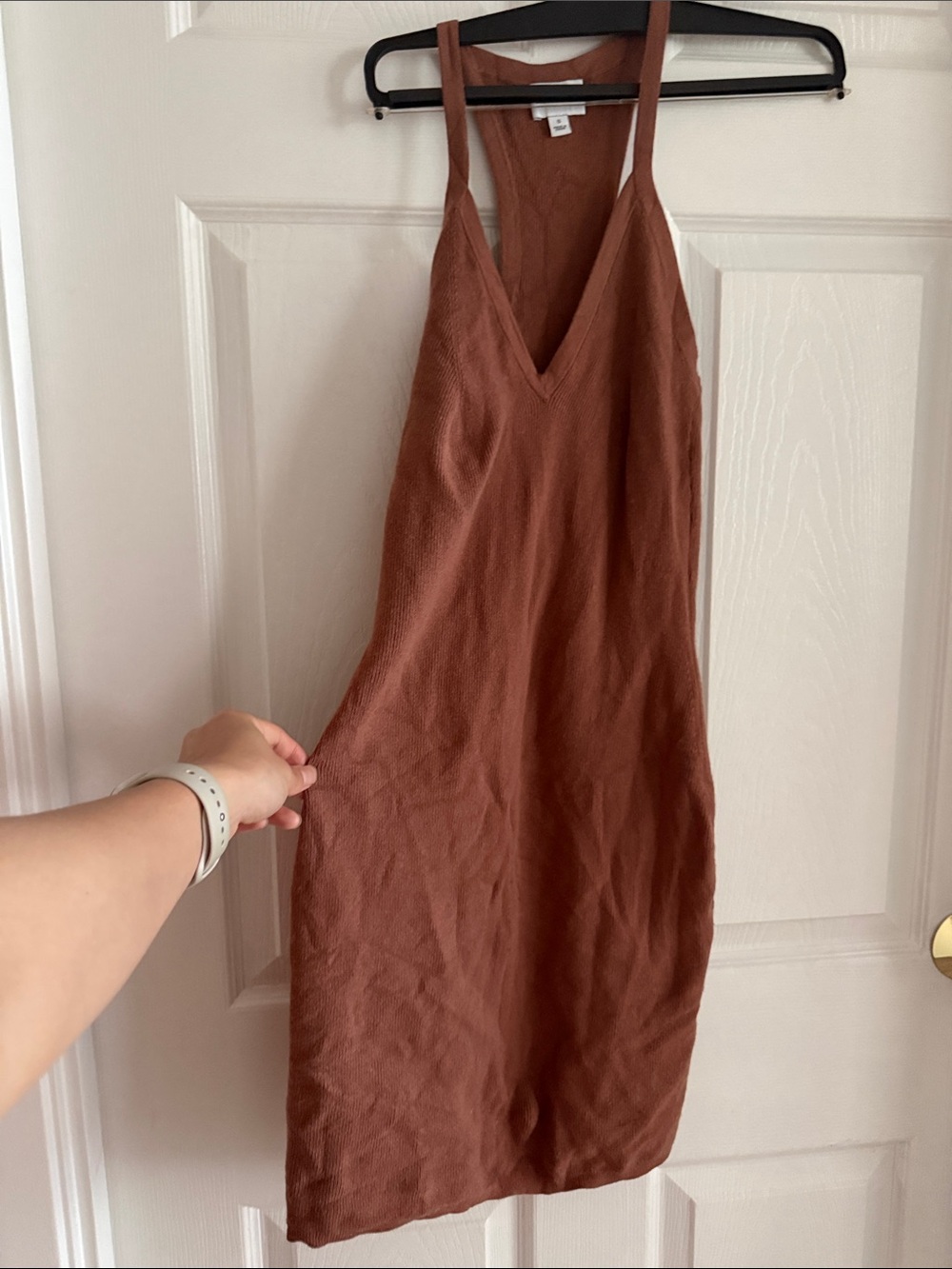 Sun·deh Ribbed v neck dress— Rust Brown